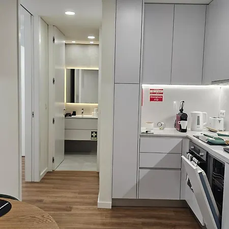 A Proa Do Moliceiro Square 15 * Aveiro